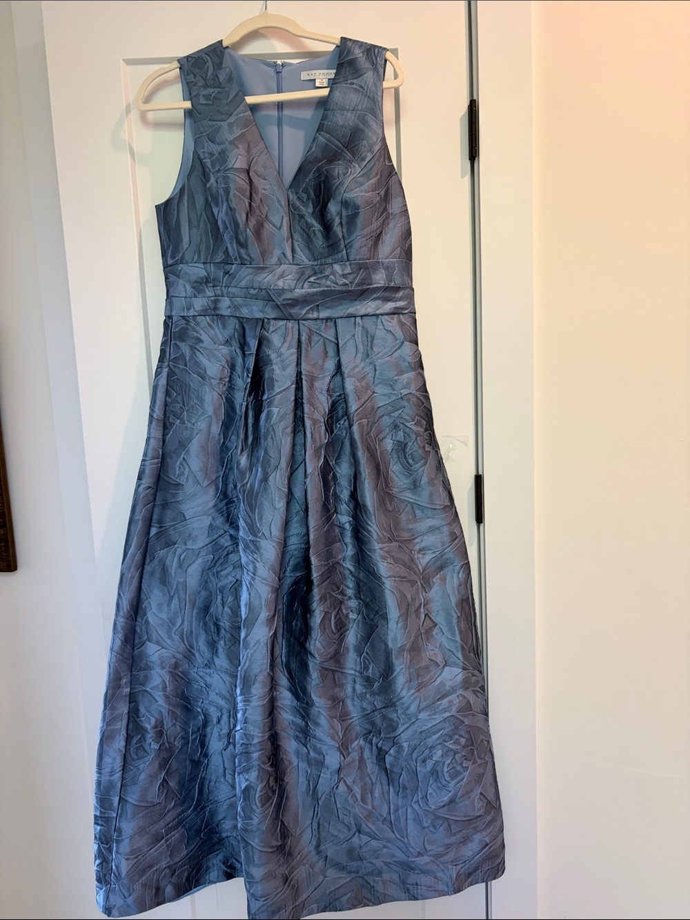 Kay Unger Textured MAXI Gown in Slate Blue size 14. Has pockets.